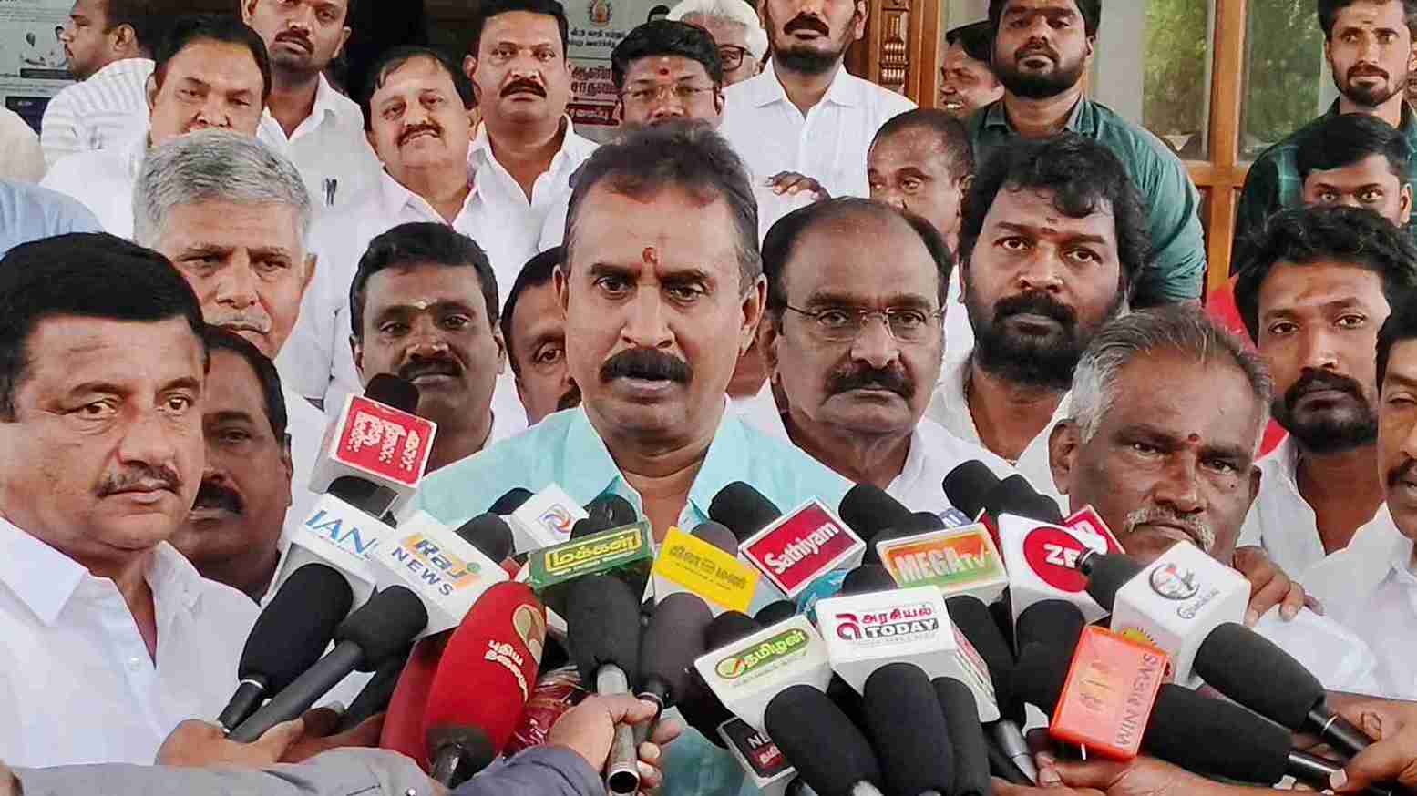 கோயம்புத்தூரில் அடிப்படை பிரச்சினைகளுக்கு நடவடிக்கை எடுக்காவிட்டால் பெரிய போராட்டம் நடத்தப்படும் – எஸ்.பி.வேலுமணி